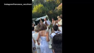 Roberto Vecchioni, il matrimonio della figlia Francesca: “Per me l’amore ha un nome e si chiama Sara”