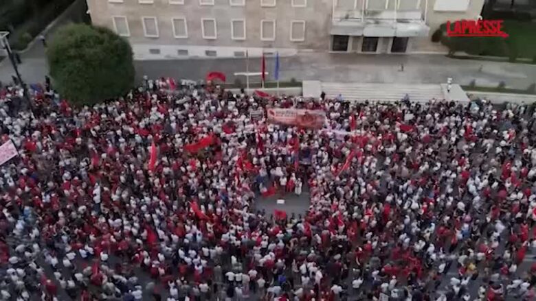 Albania, proteste a Tirana contro il premier Edi Rama: tensioni con la polizia
