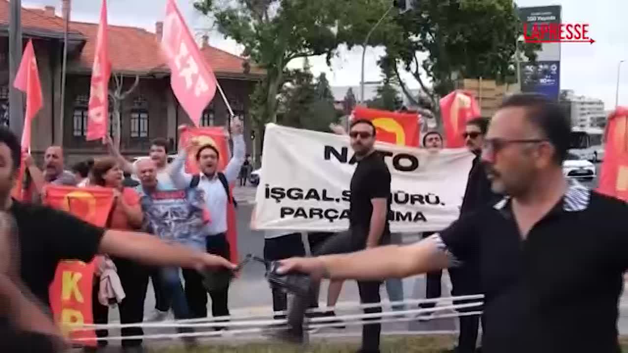 turchia iniziano le proteste contro il vertice nato del 7 e 8 luglio da Lapresse.it turchia iniziano le proteste contro il vertice nato del 7 e 8 luglio