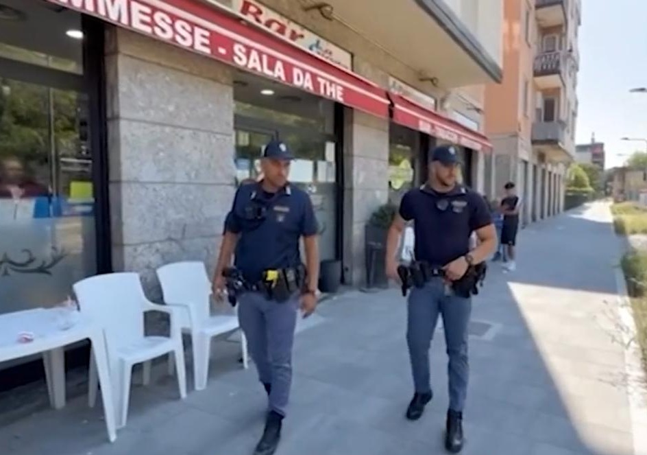 Uomo accoltellato al bar a Milano, l’aggressore: “Mi sono divertito, appena esco lo rifaccio” Uomo accoltellato al bar a Milano, l’aggressore: “Mi sono divertito, appena esco lo rifaccio”