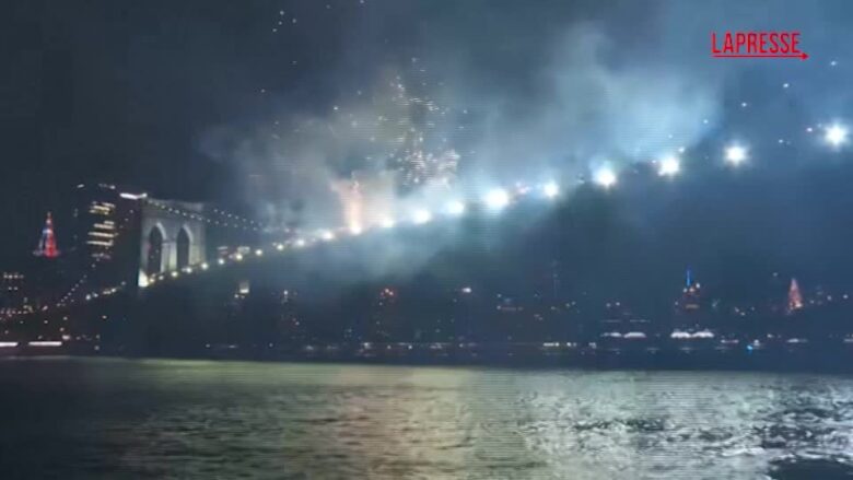 Usa, incendio sul ponte di Brooklyn durante i fuochi d'artificio del 4 luglio