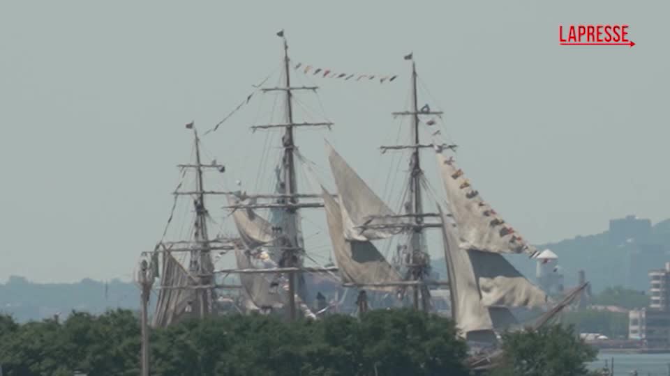 usa l amerigo vespucci alla parata 160a new york sul fiume hudson per le celebrazioni del 4 luglio da Lapresse.it usa l amerigo vespucci alla parata 160a new york sul fiume hudson per le celebrazioni del 4 luglio
