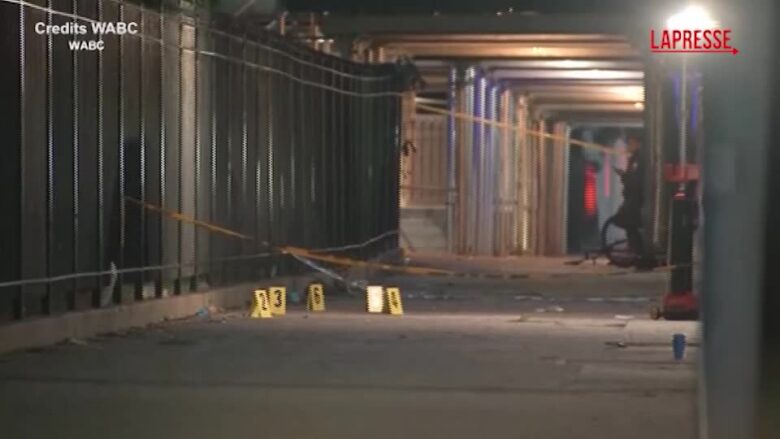 Sparatoria a New York: 8 feriti, 4 sono bambini