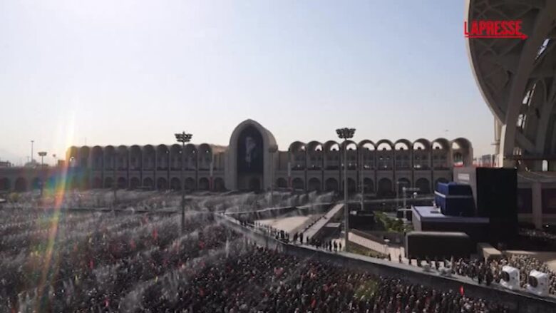 Iran, folla immensa nel secondo giorno dei funerali di Ali Khamenei