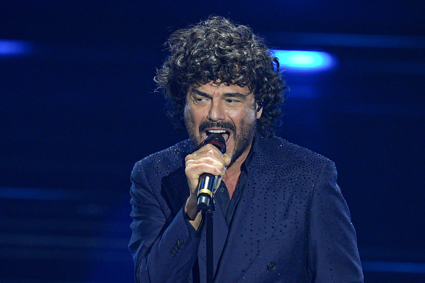 Francesco Renga fatto scendere dal volo Ryanair: cosa è successo