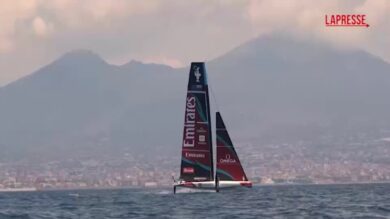 America's Cup, i primi allenamenti di Luna Rossa e New Zealand nel Golfo di Napoli