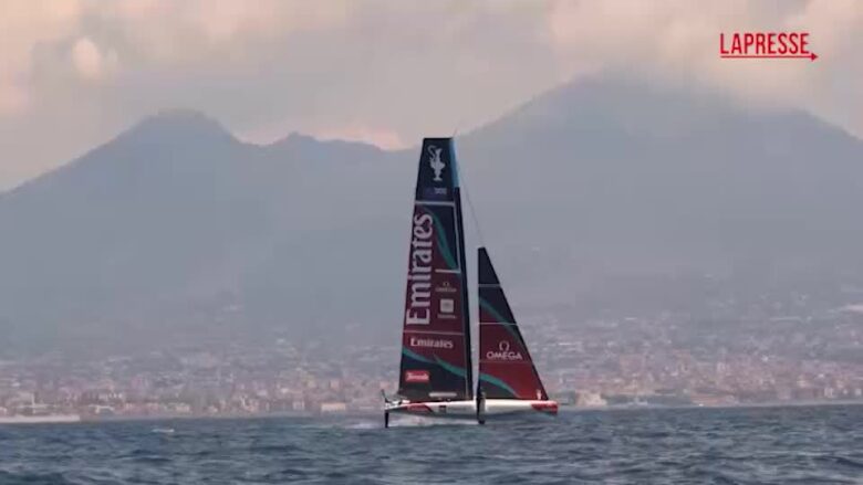 America's Cup, i primi allenamenti di Luna Rossa e New Zealand nel Golfo di Napoli