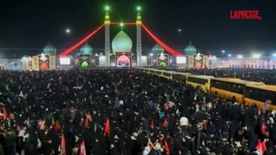 Iran, la salma di Ali Khamenei arriva nella città santa di Qom: folla immensa ad accoglierla