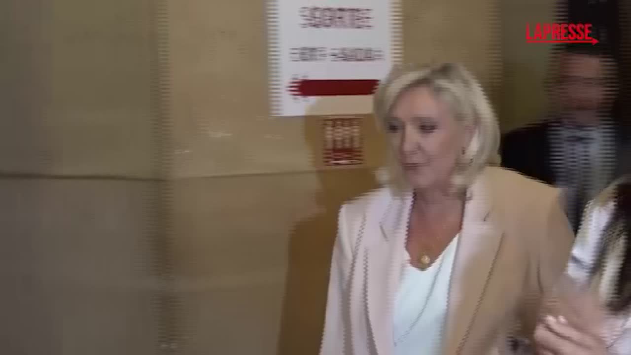 francia le pen condannata a 3 anni il suo arrivo in corte d appello a parigi da Lapresse.it francia le pen condannata a 3 anni il suo arrivo in corte d appello a parigi