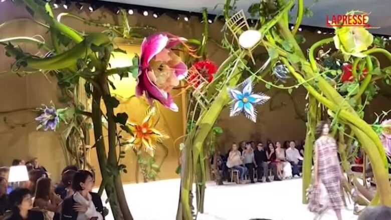 Chanel trasforma l'alta moda in un sogno ispirato ad "Alice nel Paese delle Meraviglie"