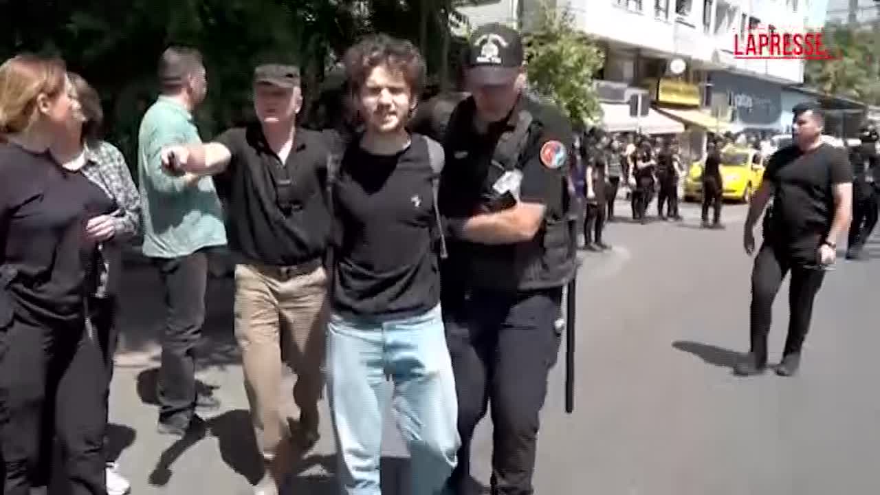 vertice nato ad ankara la polizia reprime le proteste contro il summit da Lapresse.it vertice nato ad ankara la polizia reprime le proteste contro il summit