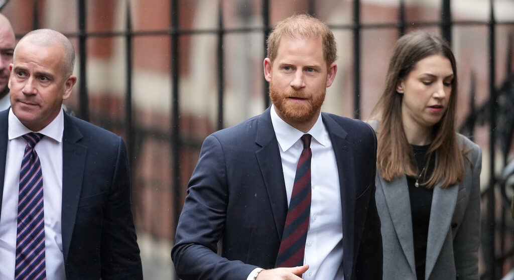 Regno Unito, il principe Harry perde la causa contro il Daily Mail Regno Unito, il principe Harry perde la causa contro il Daily Mail