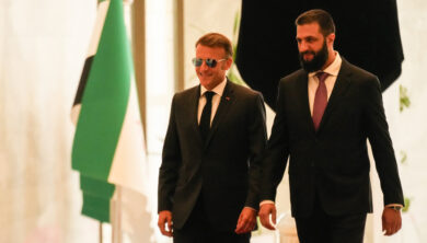 Esplosioni a Damasco vicino all’albergo di Macron. L’Eliseo: “Sta bene”