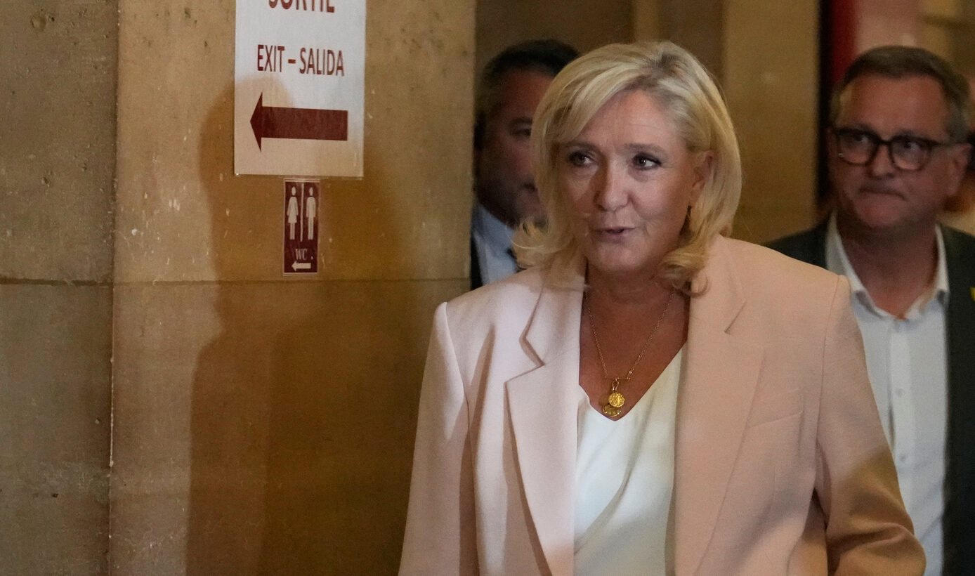 Marine Le Pen condannata a tre anni ma potrebbe candidarsi: due sospesi e uno con braccialetto elettronico Marine Le Pen condannata a tre anni ma potrebbe candidarsi: due sospesi e uno con braccialetto elettronico
