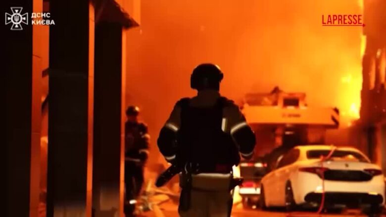 Ucraina, attacco russo nella notte su Kiev: uccisa una donna