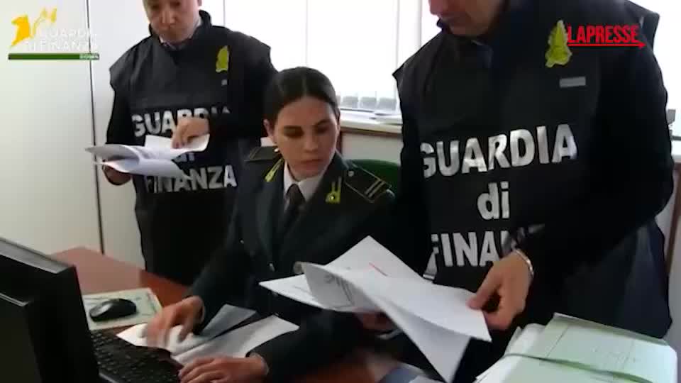Mario Adinolfi ai domiciliari a Roma, accusato di truffa ed evasione fiscale