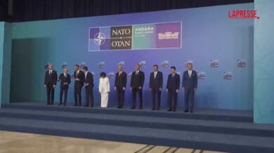 Nato, foto di gruppo dei leader al vertice di Ankara