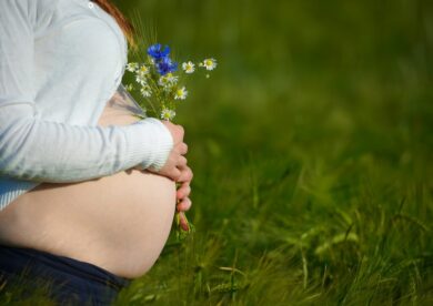 Caldo e gravidanza, le regole per proteggere mamma e bambino