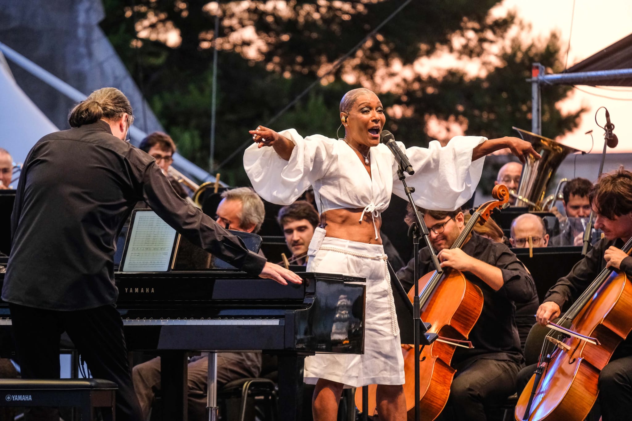 Amii Stewart incanta Cagliari e inaugura il Teatro del Mare al Parco Nervi Amii Stewart incanta Cagliari e inaugura il Teatro del Mare al Parco Nervi