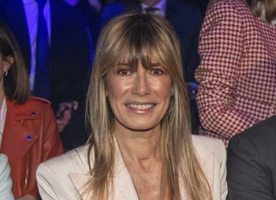 Spagna, giudice giustifica il ritiro del passaporto alla moglie di Sanchez citando il caso Craxi Spagna, giudice giustifica il ritiro del passaporto alla moglie di Sanchez citando il caso Craxi