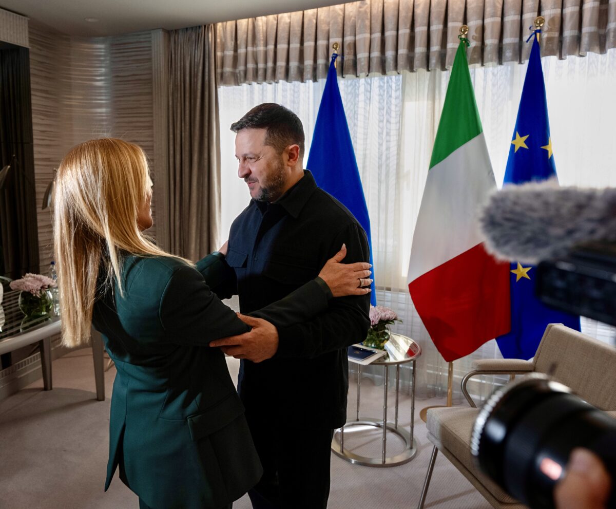 Giorgia Meloni e Volodymyr Zelensky a margine del vertice Nato (Foto P.Chigi)
