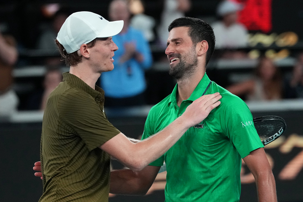 Wimbledon 2026, Djokovic piega Auger-Aliassime dopo oltre cinque ore: in semifinale sfiderà Sinner Wimbledon 2026, Djokovic piega Auger-Aliassime dopo oltre cinque ore: in semifinale sfiderà Sinner