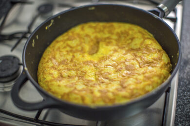 Spagna, la tortilla si fa con patate francesi: agricoltori in rivolta