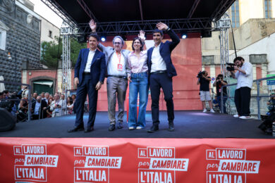 Il campo largo lancia la sfida da Napoli: “Uniti vinceremo”
