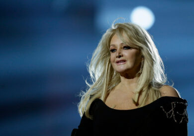 Bonnie Tyler, morta a 75 anni la star di ‘Total Eclipse of the Heart’