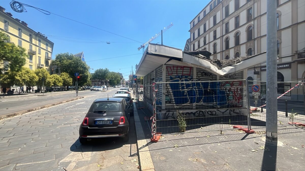 Milano, sospetto amianto in un chiosco abbandonato: i timori dei residenti di Piazzale Baiamonti Milano, sospetto amianto in un chiosco abbandonato: i timori dei residenti di Piazzale Baiamonti