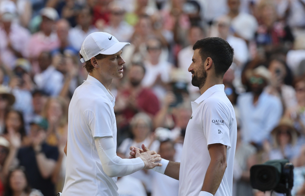 Sinner-Djokovic a Wimbledon 2026, la semifinale anche in chiaro in tv Sinner-Djokovic a Wimbledon 2026, la semifinale anche in chiaro in tv