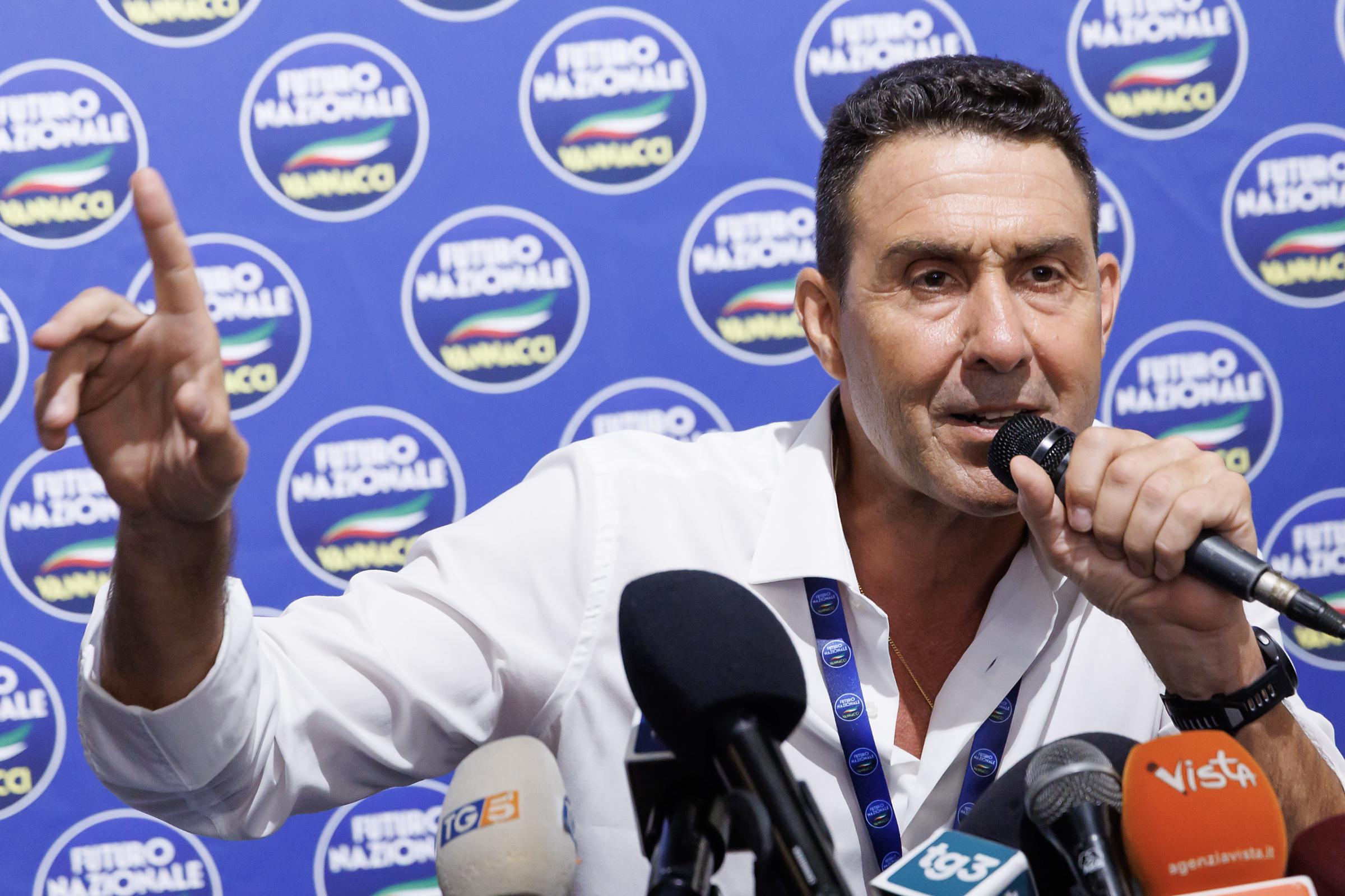 Legge elettorale, Vannacci attacca il centrodestra sulle preferenze: “Le segreterie vogliono mantenere il potere” Legge elettorale, Vannacci attacca il centrodestra sulle preferenze: “Le segreterie vogliono mantenere il potere”