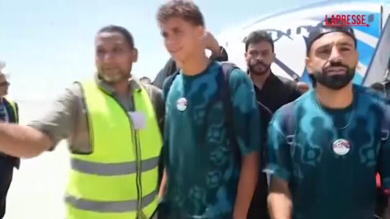 Mondiali 2026, i calciatori egiziani festeggiati al ritorno in patria