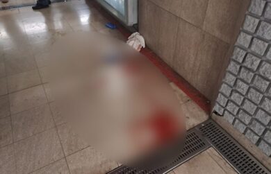 Milano, la 23enne sfregiata in metro: “Ho pensato di morire”. Chiesto il carcere per l’aggressore