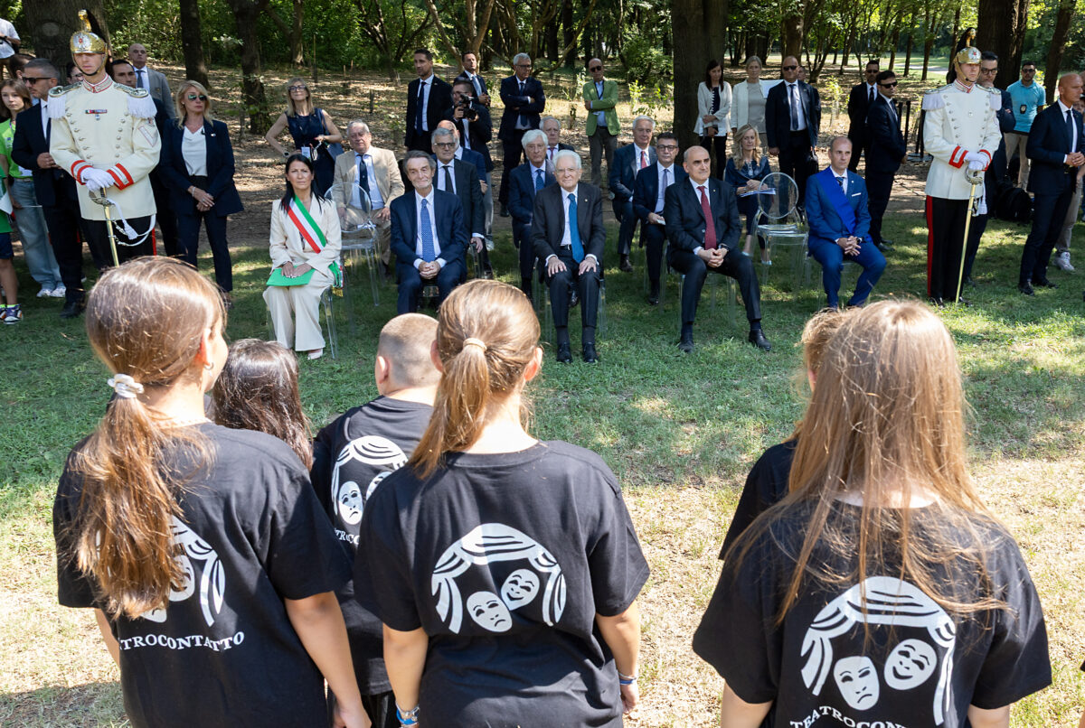 Seveso, Mattarella alla cerimonia per il 50esimo anniversario: “Disastro ambientale tra più drammatici a livello globale” Seveso, Mattarella alla cerimonia per il 50esimo anniversario: “Disastro ambientale tra più drammatici a livello globale”