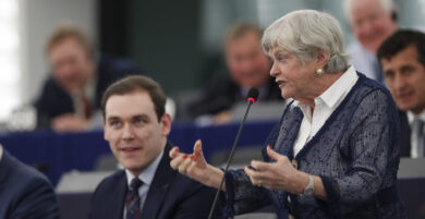 Gran Bretagna, trovata morta l’ex ministra Widdecombe: si indaga per omicidio