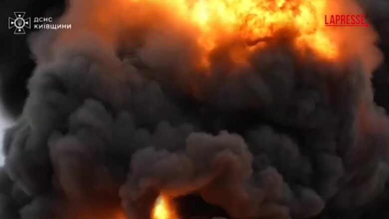 Ucraina, attacco russo su Kiev: la capitale avvolta dalle fiamme
