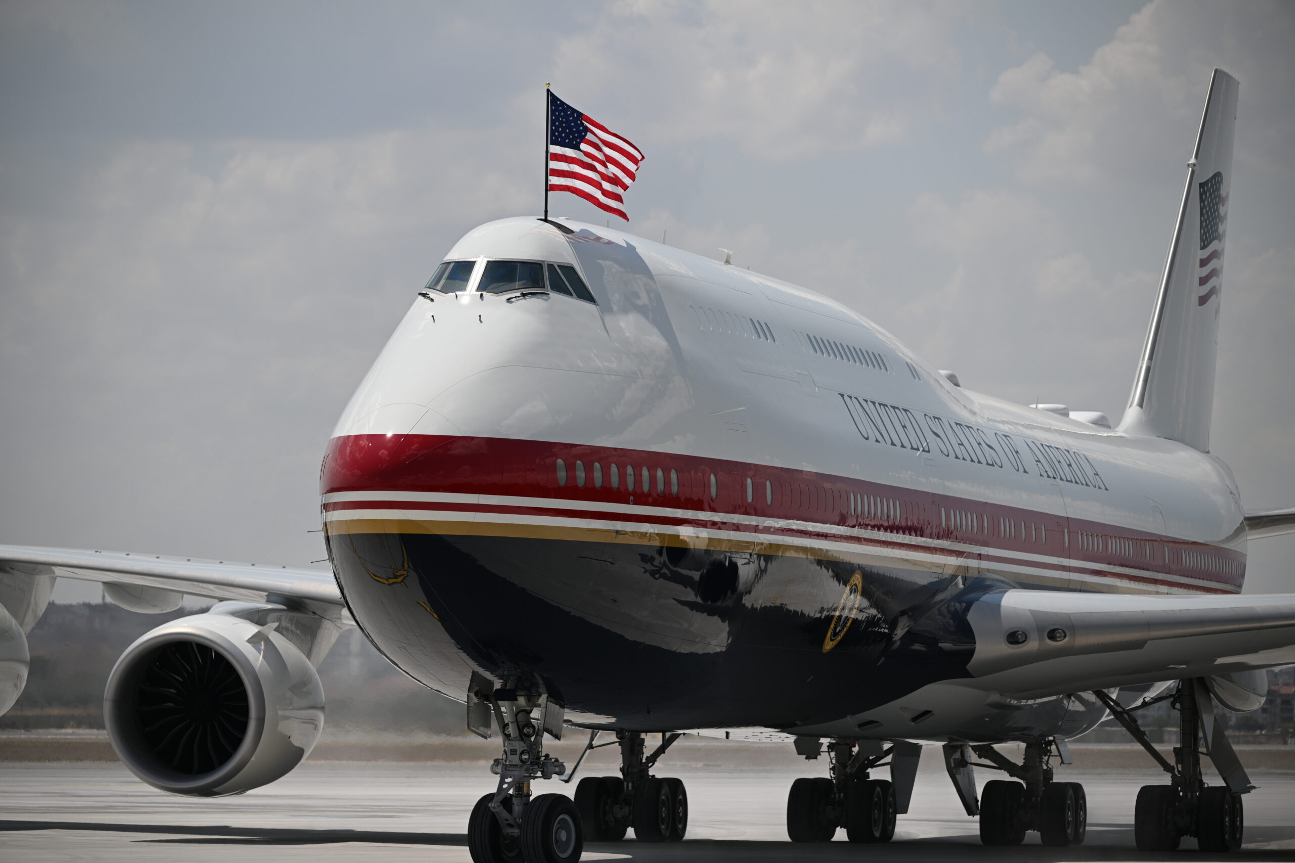 Air Force One, mandato di comparizione per giornalisti dopo notizie su problemi sicurezza del nuovo aereo di Trump Air Force One, mandato di comparizione per giornalisti dopo notizie su problemi sicurezza del nuovo aereo di Trump