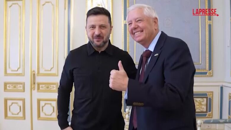 Usa, morto il senatore Graham: le immagini dell'incontro con Zelensky