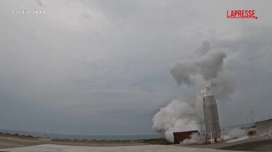 Spazio, il Giappone testa il primo razzo riutilizzabile: il video del volo di prova
