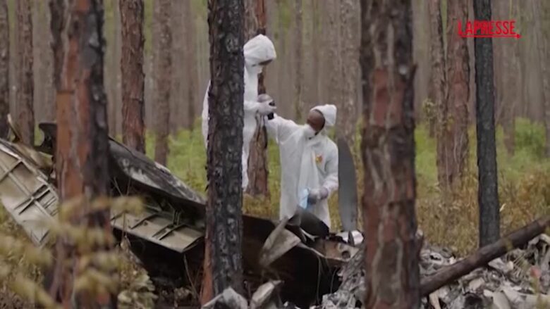 Bahamas, precipita piccolo aereo: 10 morti. Le immagini dal luogo dello schianto