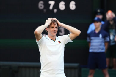 Wimbledon 2026, Sinner di nuovo campione: il numero 1 del mondo vince al quarto set contro Zverev in finale