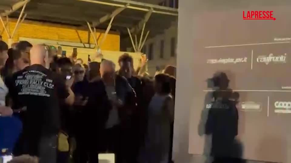 Bagno di folla per Robert De Niro a Roma
