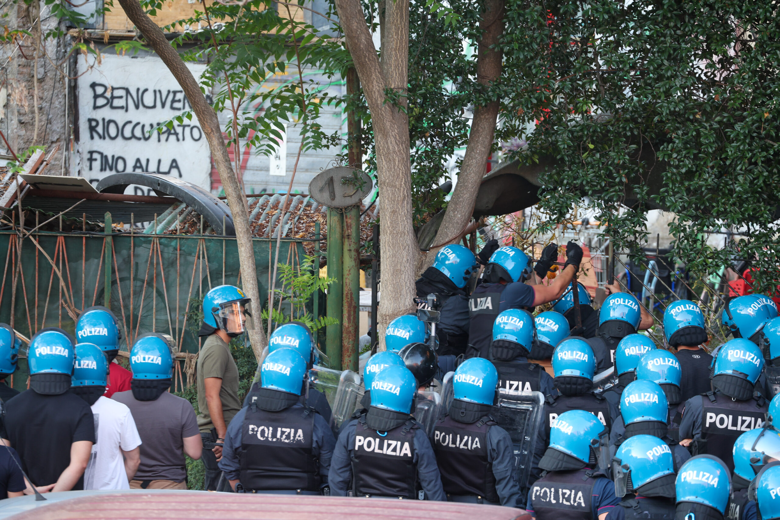 Bencivenga occupato a Roma, nuovo sgombero: 60 anarchici identificati Bencivenga occupato a Roma, nuovo sgombero: 60 anarchici identificati