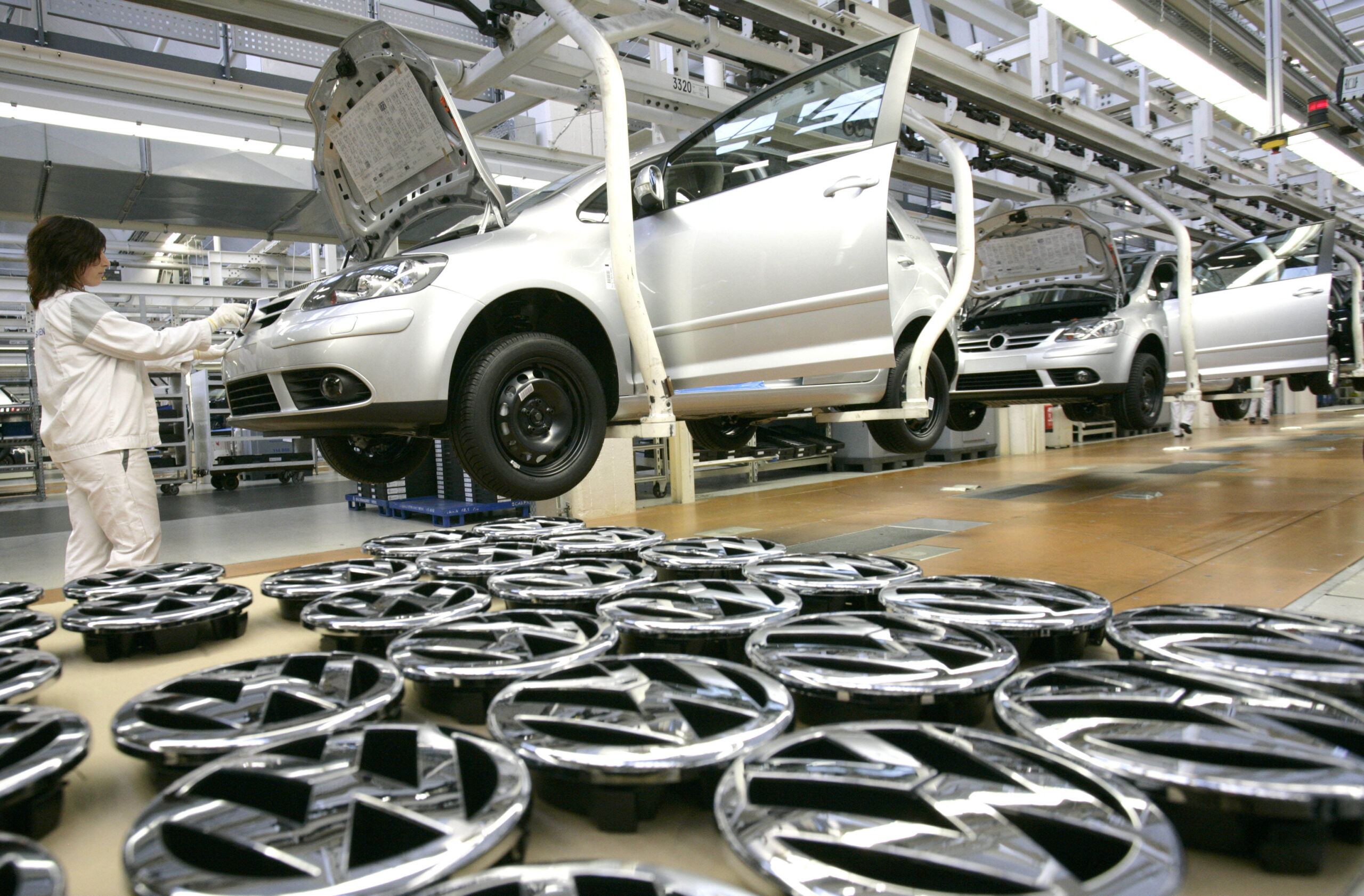 Volkswagen, il ceo Oliver Blume valuta altri 50.000 tagli entro il 2030 Volkswagen, il ceo Oliver Blume valuta altri 50.000 tagli entro il 2030