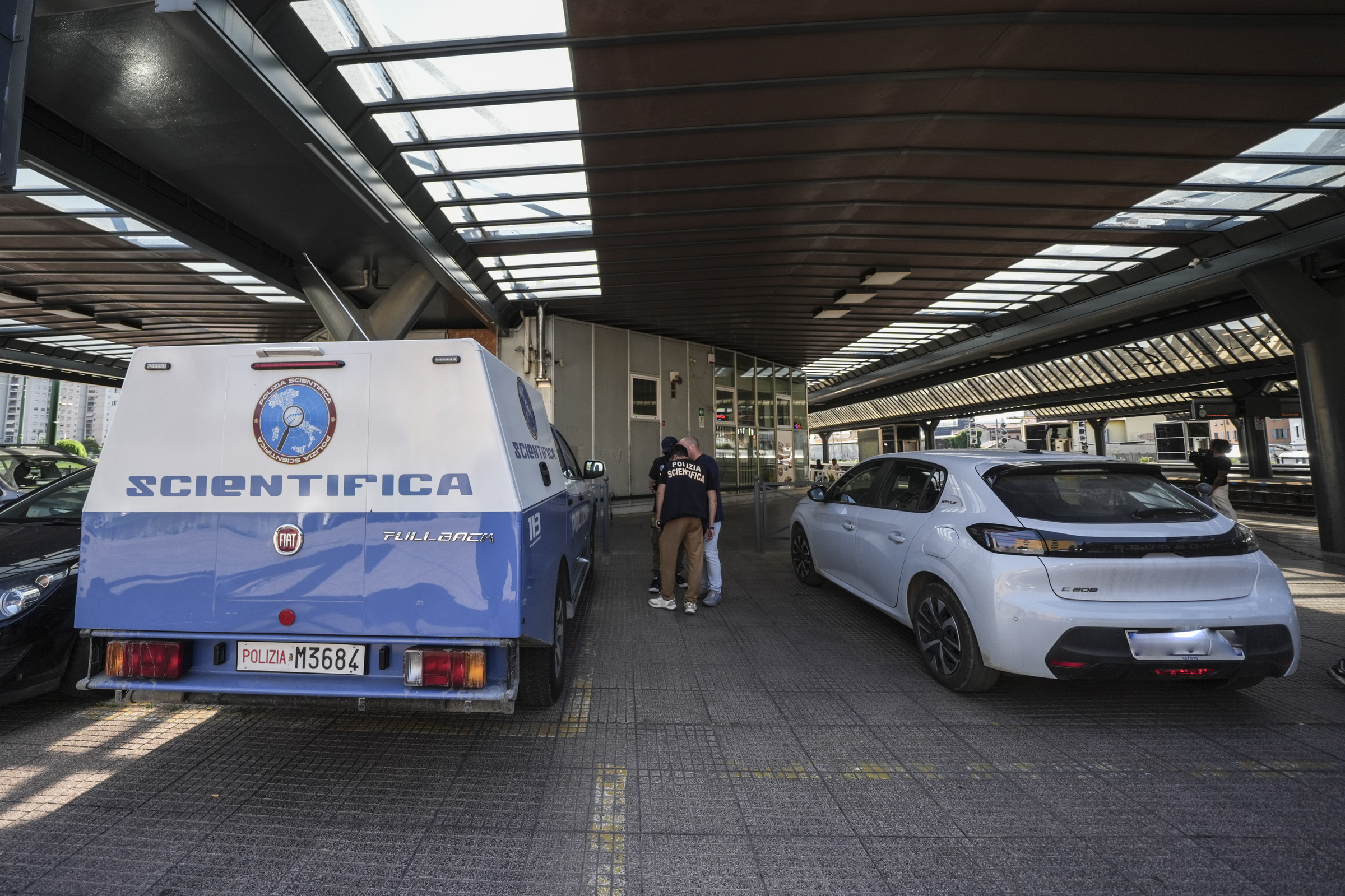 Milano, 22enne morto accoltellato in stazione Certosa: altri sei giovani ‘Latin King’ arrestati Milano, 22enne morto accoltellato in stazione Certosa: altri sei giovani ‘Latin King’ arrestati