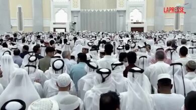 Qatar, i funerali dell'ex emiro Hamad bin Khalifa Al Thani: l'ultimo saluto a Doha