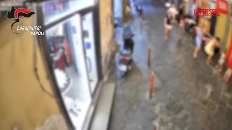 Napoli, rapinano un orologio da 130mila euro: due giovani ai domiciliari