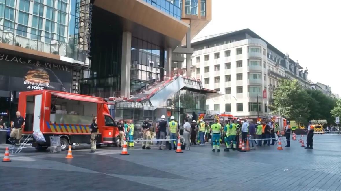 Bruxelles, incendio in palazzo in centro: morti e dispersi Bruxelles, incendio in palazzo in centro: morti e dispersi