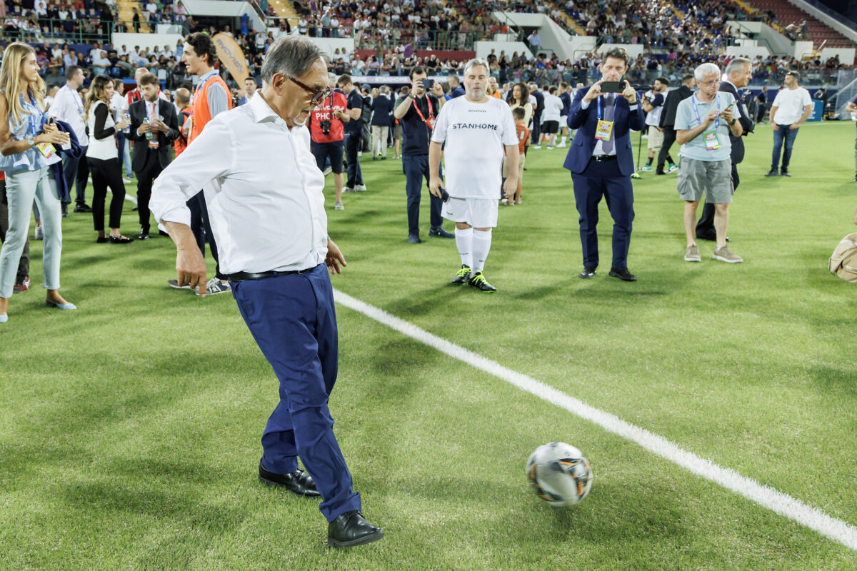 Partita del Cuore 2026, i Politici-Giornalisti vincono ai rigori contro i Cantanti Partita del Cuore 2026, i Politici-Giornalisti vincono ai rigori contro i Cantanti